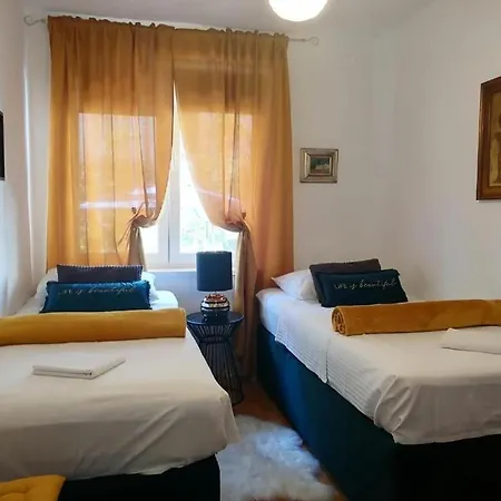 Apartamento With Parking Space - 27909 Split