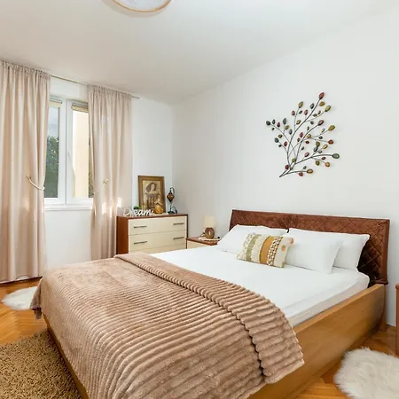 With Parking Space - 27909 Apartment *