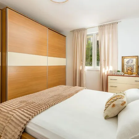 Apartment With Parking Space - 27909